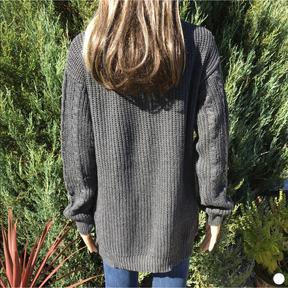 CABLE KNIT W/ DECORATIVE TIES one large left - Picture 7 of 8